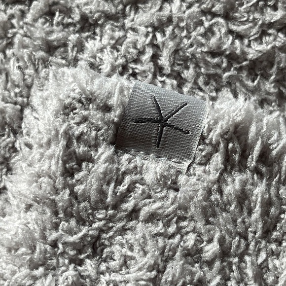 BAREFOOT DREAMS CozyChic Scarf In Grey - Picture 7 of 11